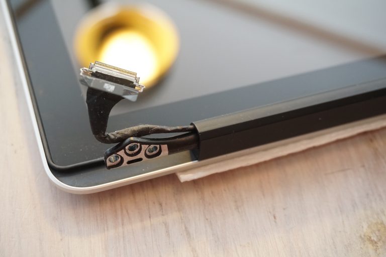 MacBook Display Repair: Anti-Reflective Coating comes off