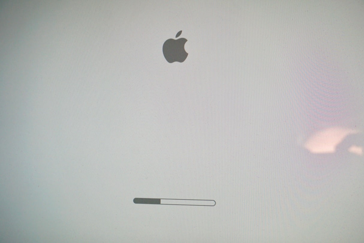 macOS Firmware Update Bar