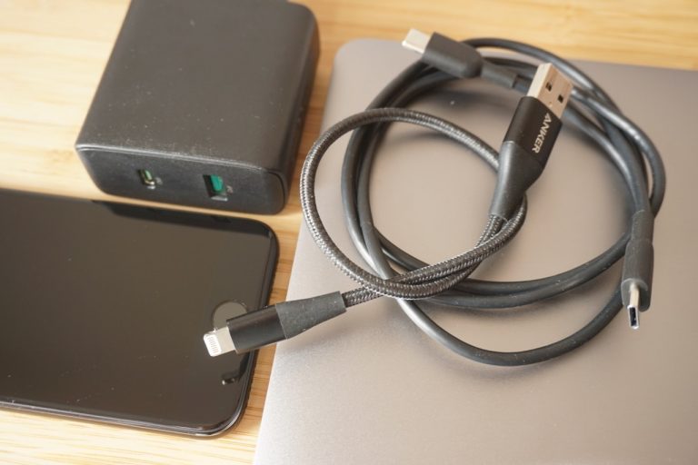 Lightweight luggage: USB-C charger and cables for traveling