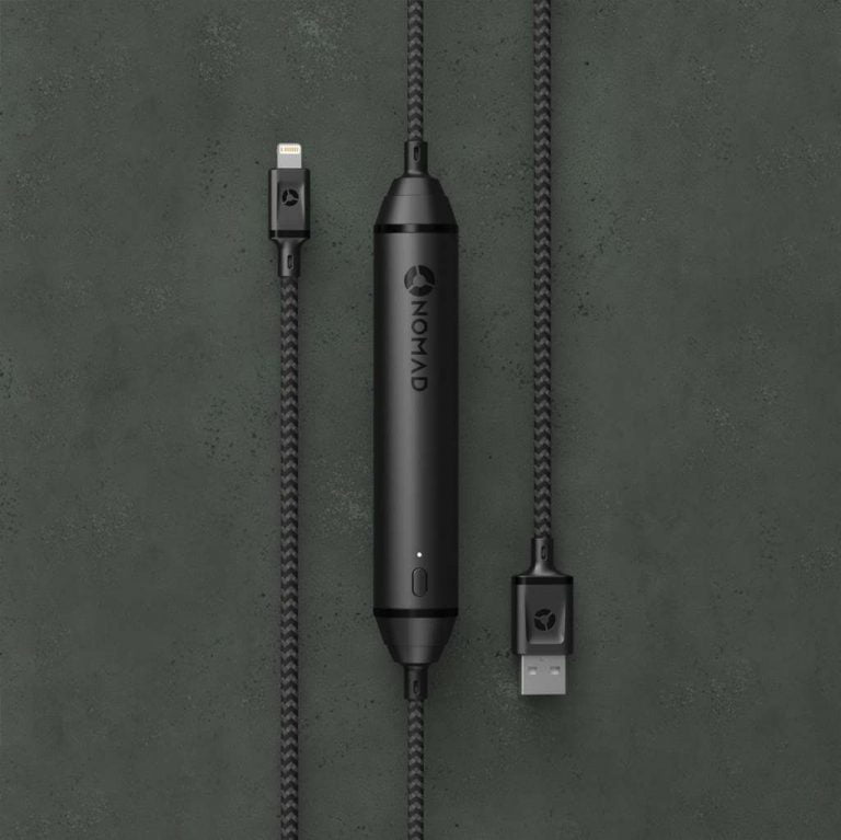 iPhone Lightning cable with built-in battery