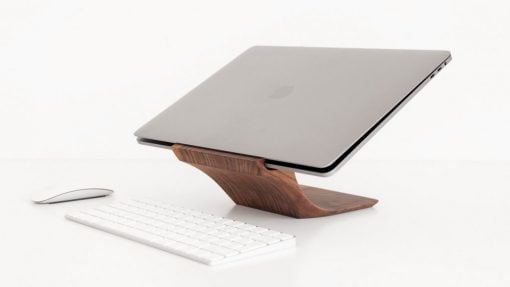 MacBook Pro stand Yohann closed desktop 1024x576 1