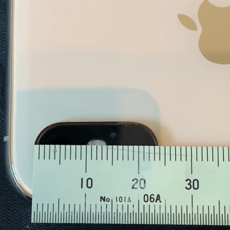 iPhone X and Xs have slightly different dimensions