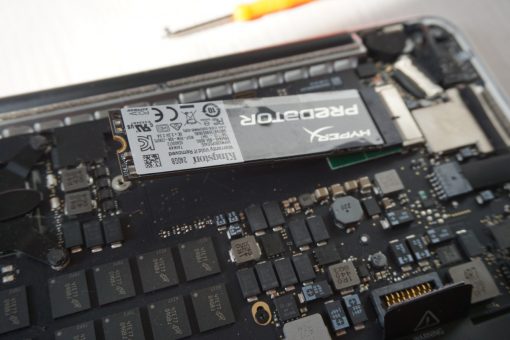 MacBook Pro Retina Insert M.2 SSD in Adapter