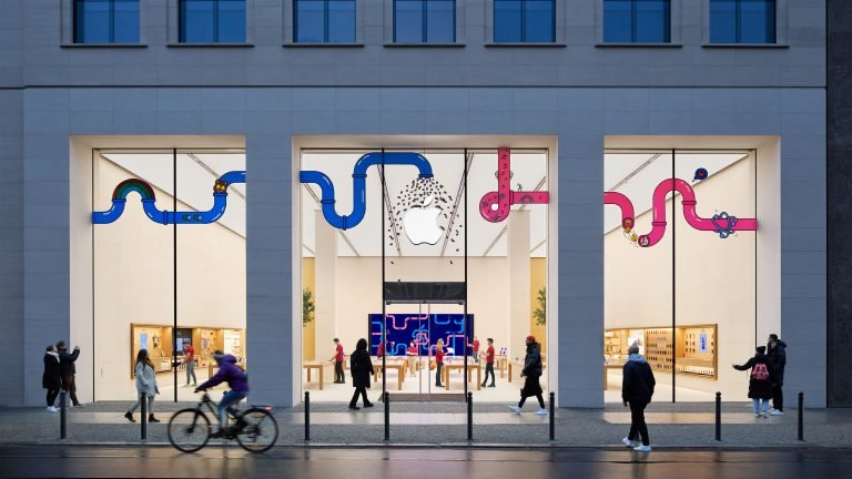 Second Apple Store opens in Berlin, Germany